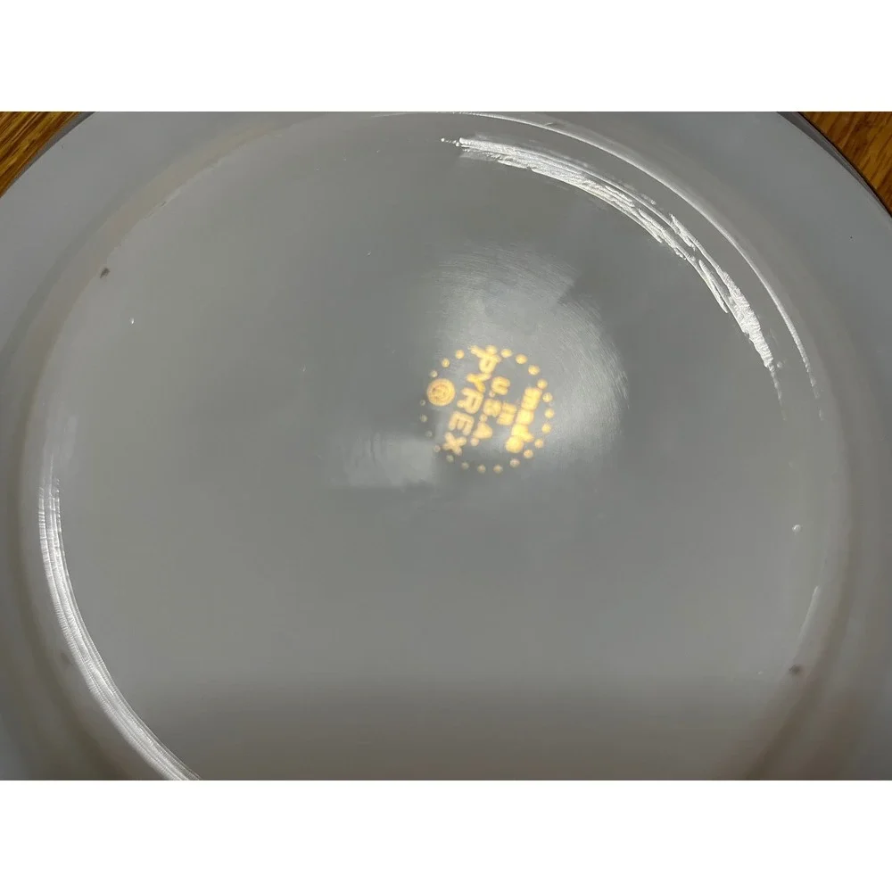 Pyrex vintage milk